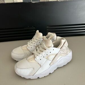 Nike Women's Sneakers in White and Cream